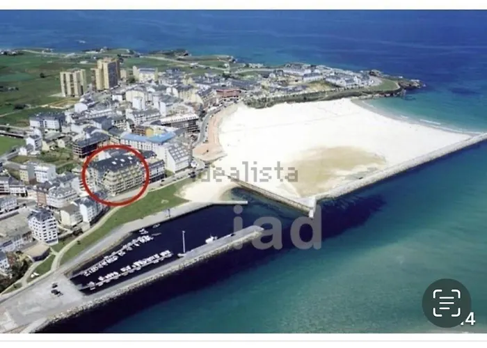 Enfoz Con Parking Y A La Orilla Del Mar